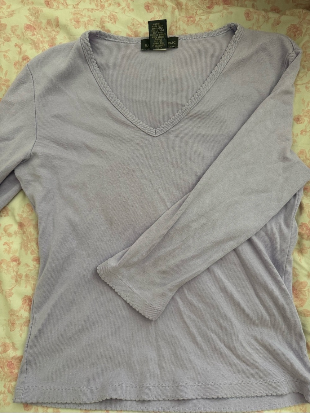 Banana Republic Lavender V-Neck Long Sleeve Top